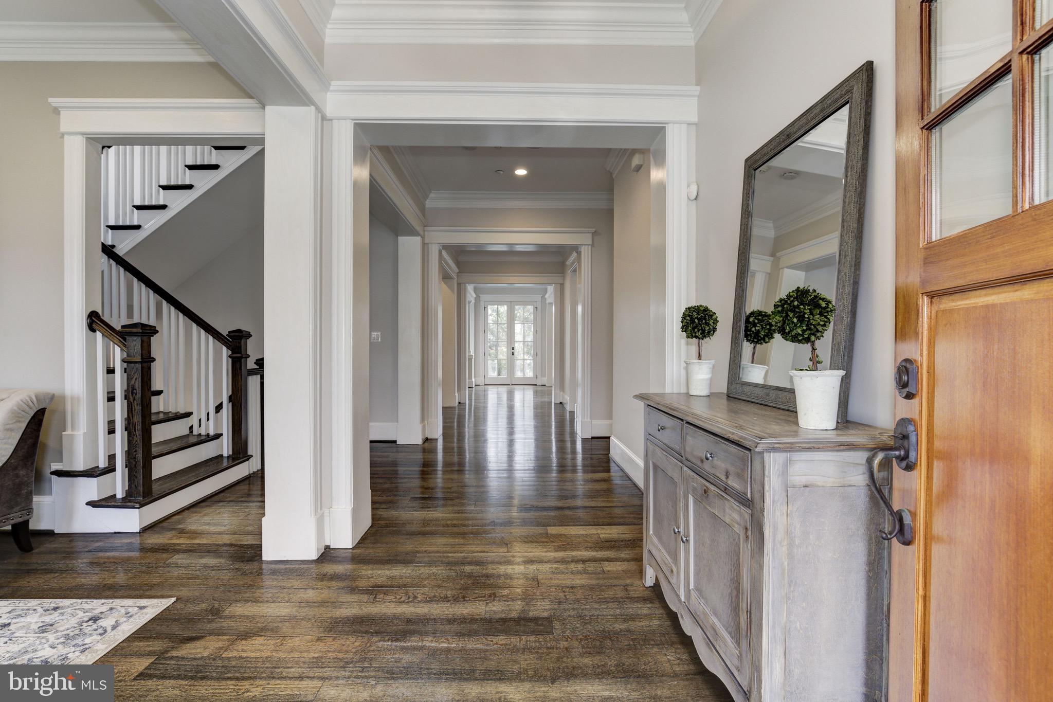 ENGLISH VILLAGE - Residential