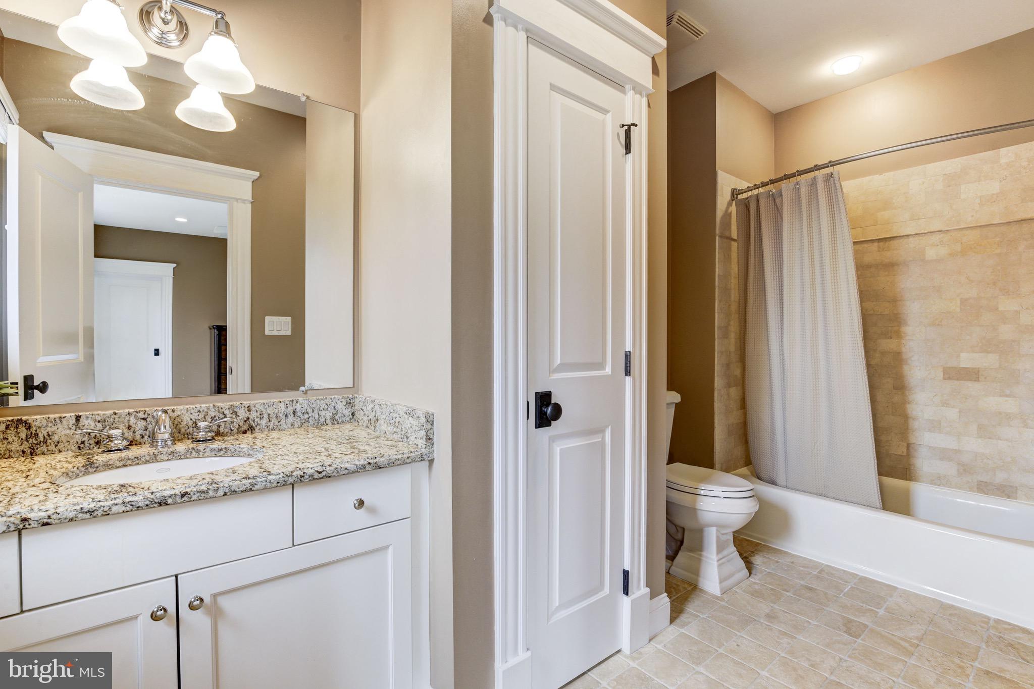 ENGLISH VILLAGE - Residential