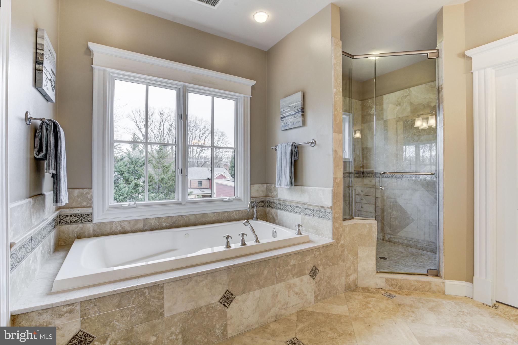 ENGLISH VILLAGE - Residential