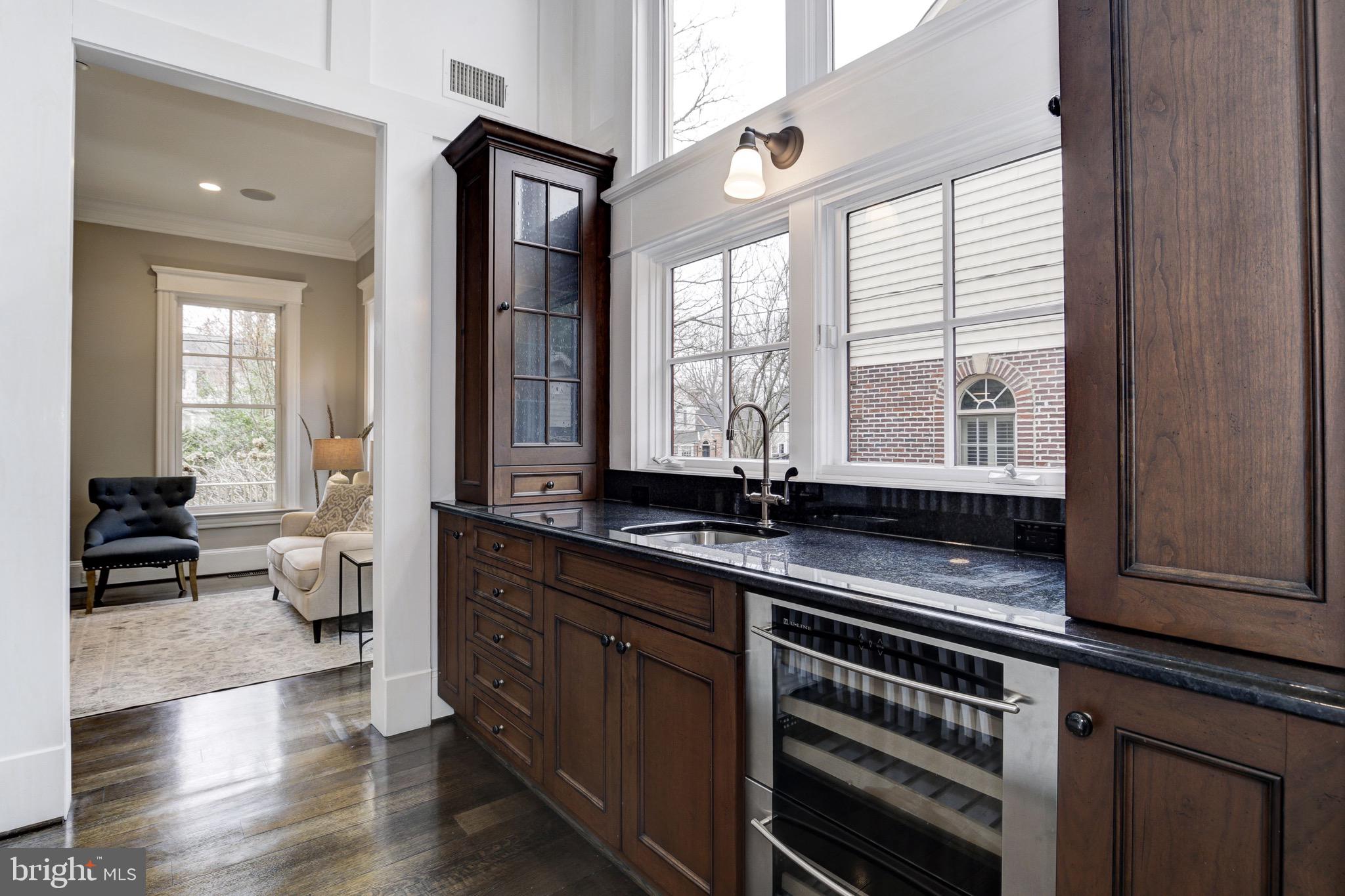 ENGLISH VILLAGE - Residential