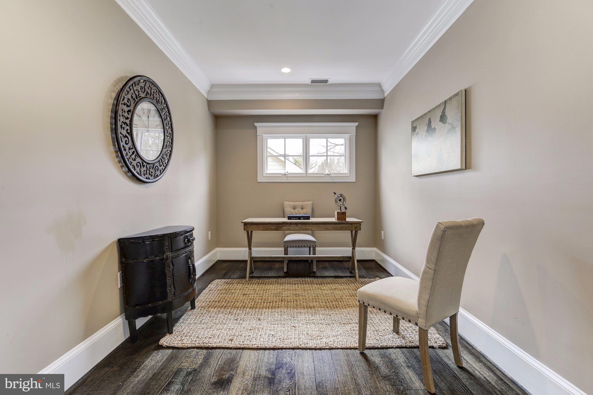 ENGLISH VILLAGE - Residential