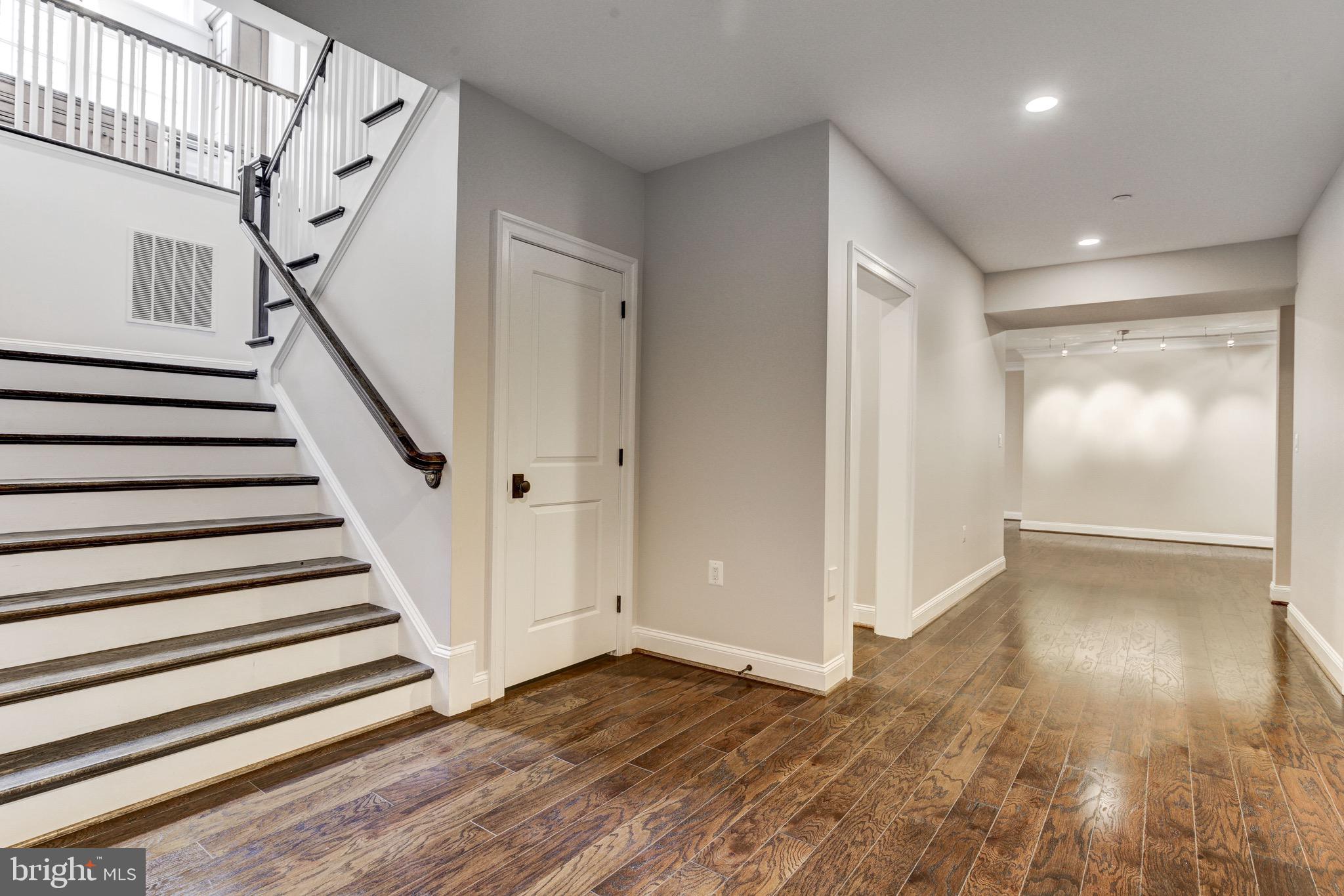 ENGLISH VILLAGE - Residential