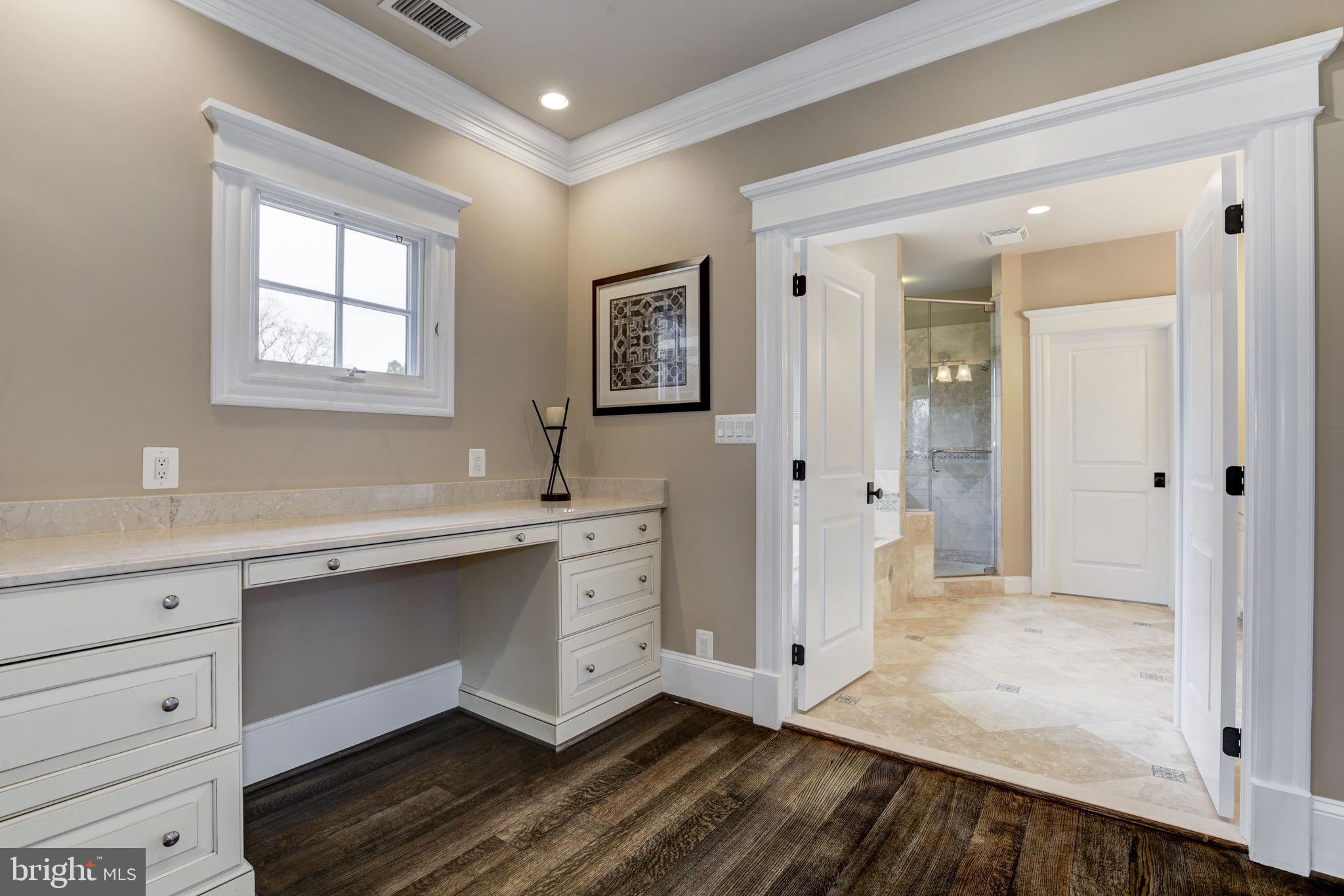 ENGLISH VILLAGE - Residential