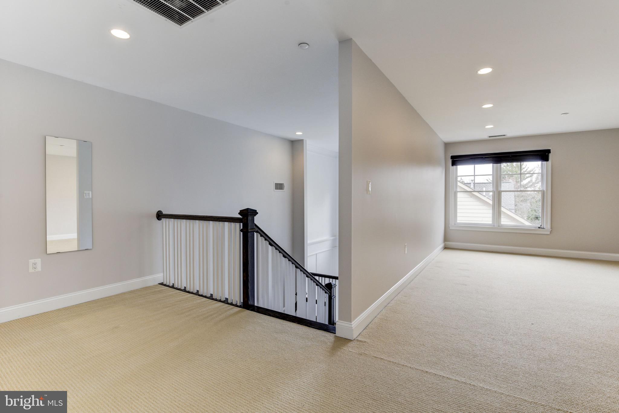 ENGLISH VILLAGE - Residential