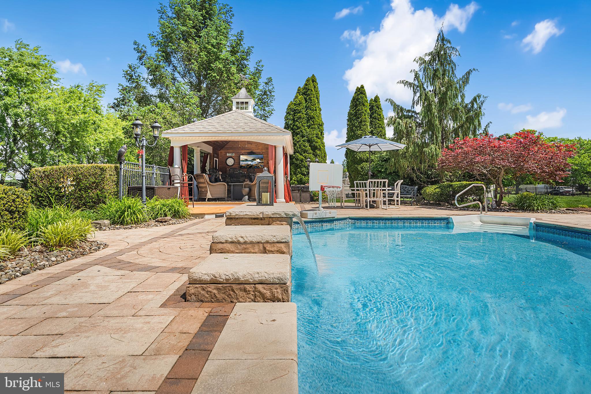 61 CLIFFWOOD DRIVE