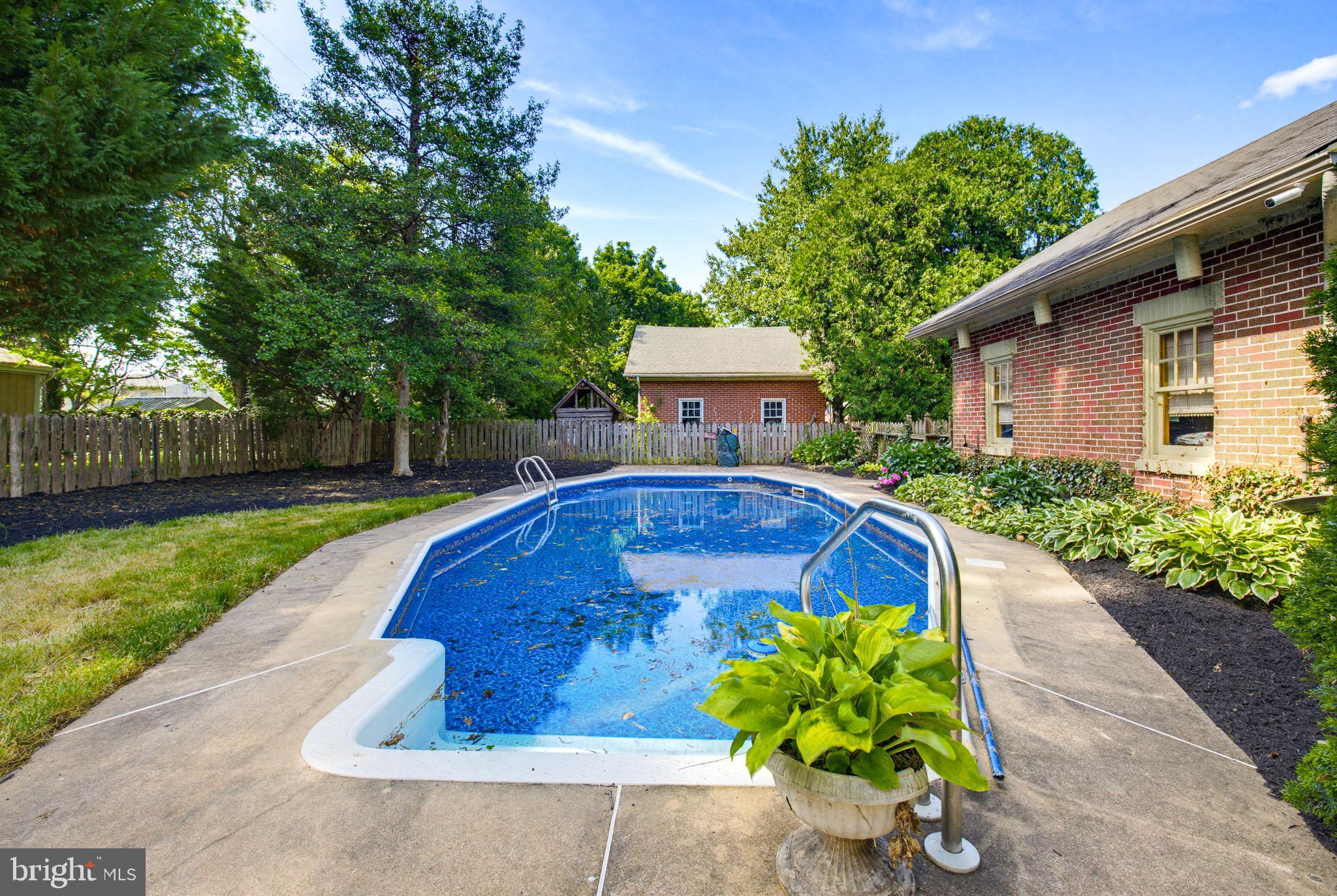 8 MAYFIELD DRIVE