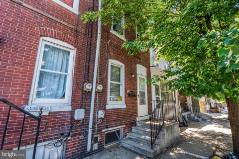Townhouse For Sale - 1208 Chestnut Avenue<br/> TRENTON, NJ 08611
