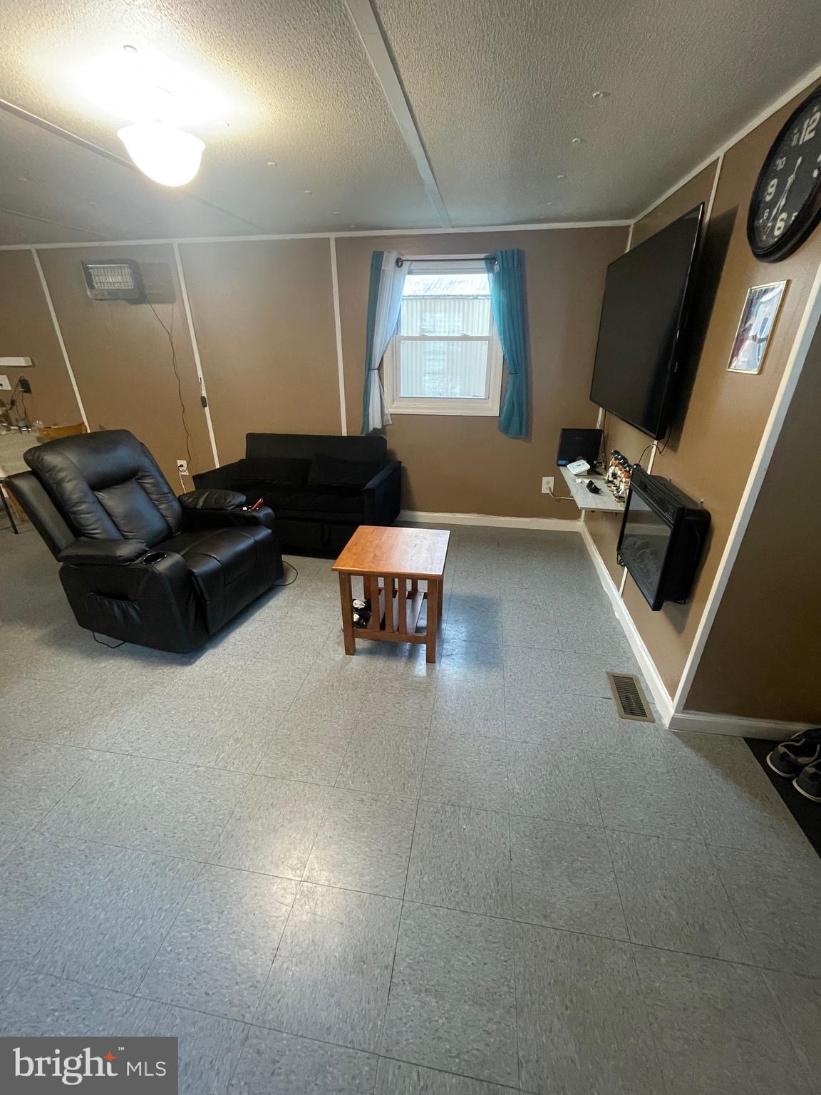 COUNTRY MEADOWS - Residential