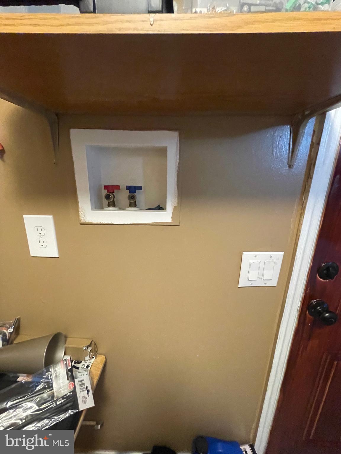 COUNTRY MEADOWS - Residential