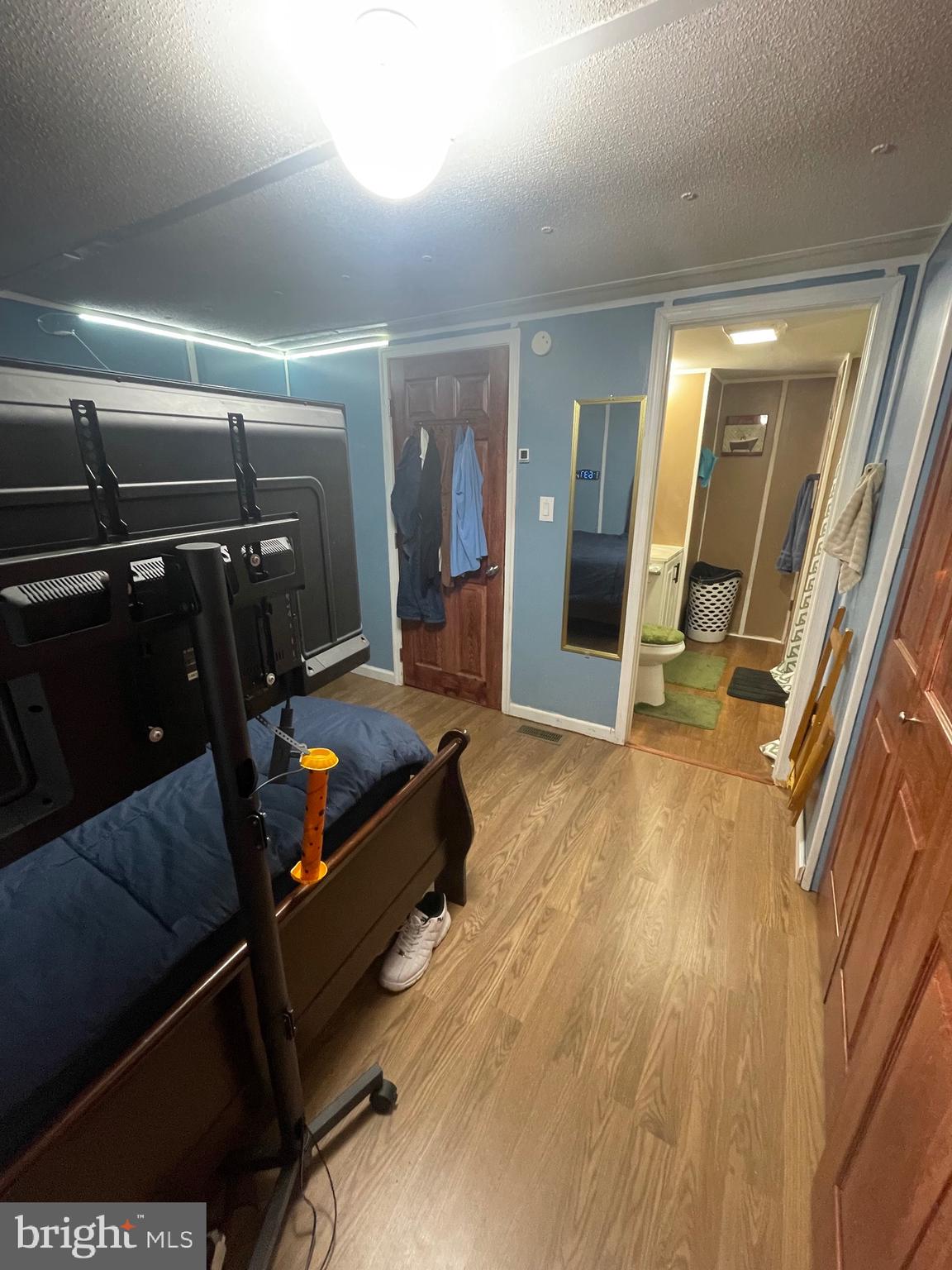 COUNTRY MEADOWS - Residential