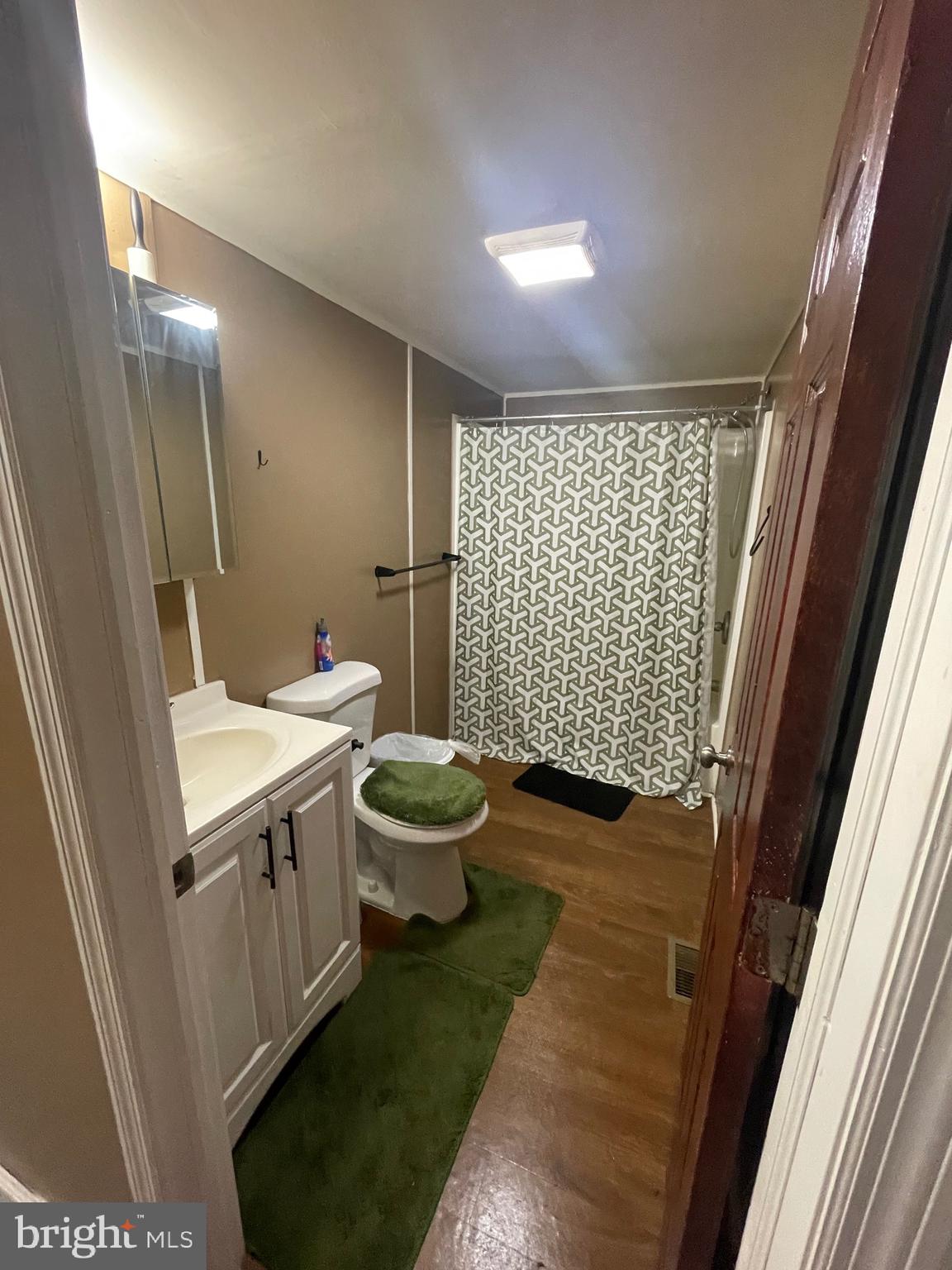 COUNTRY MEADOWS - Residential