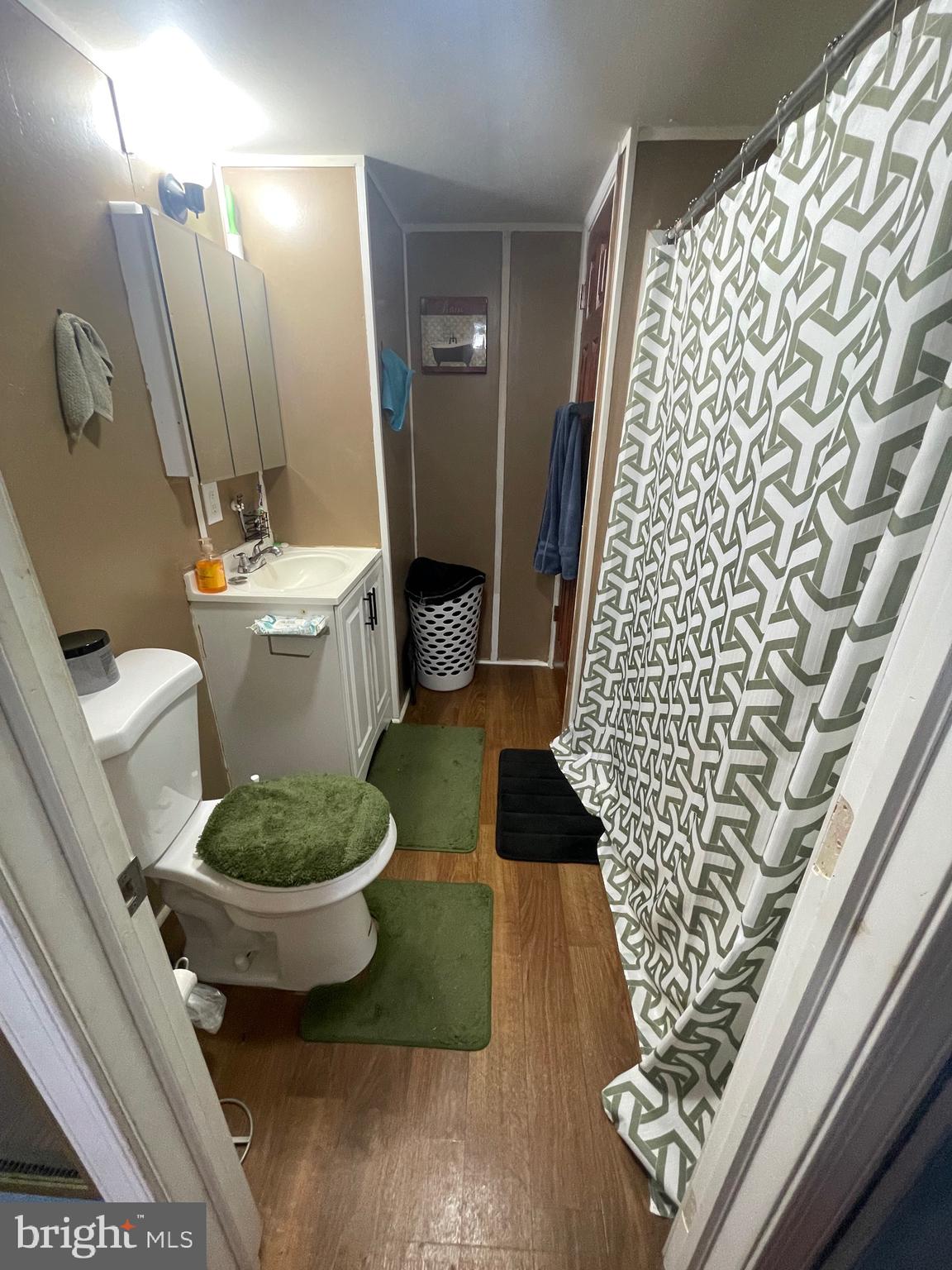 COUNTRY MEADOWS - Residential