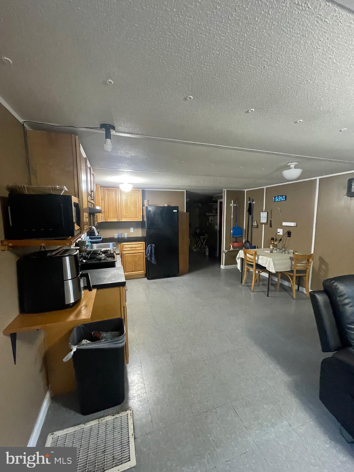 COUNTRY MEADOWS - Residential