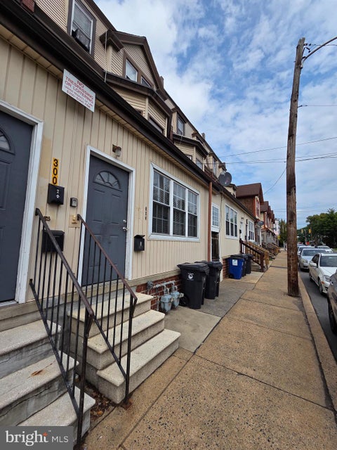 Townhouse For Rent - 302 Concord Avenue #2<br/> New Castle County, WILMINGTON, DE 19802