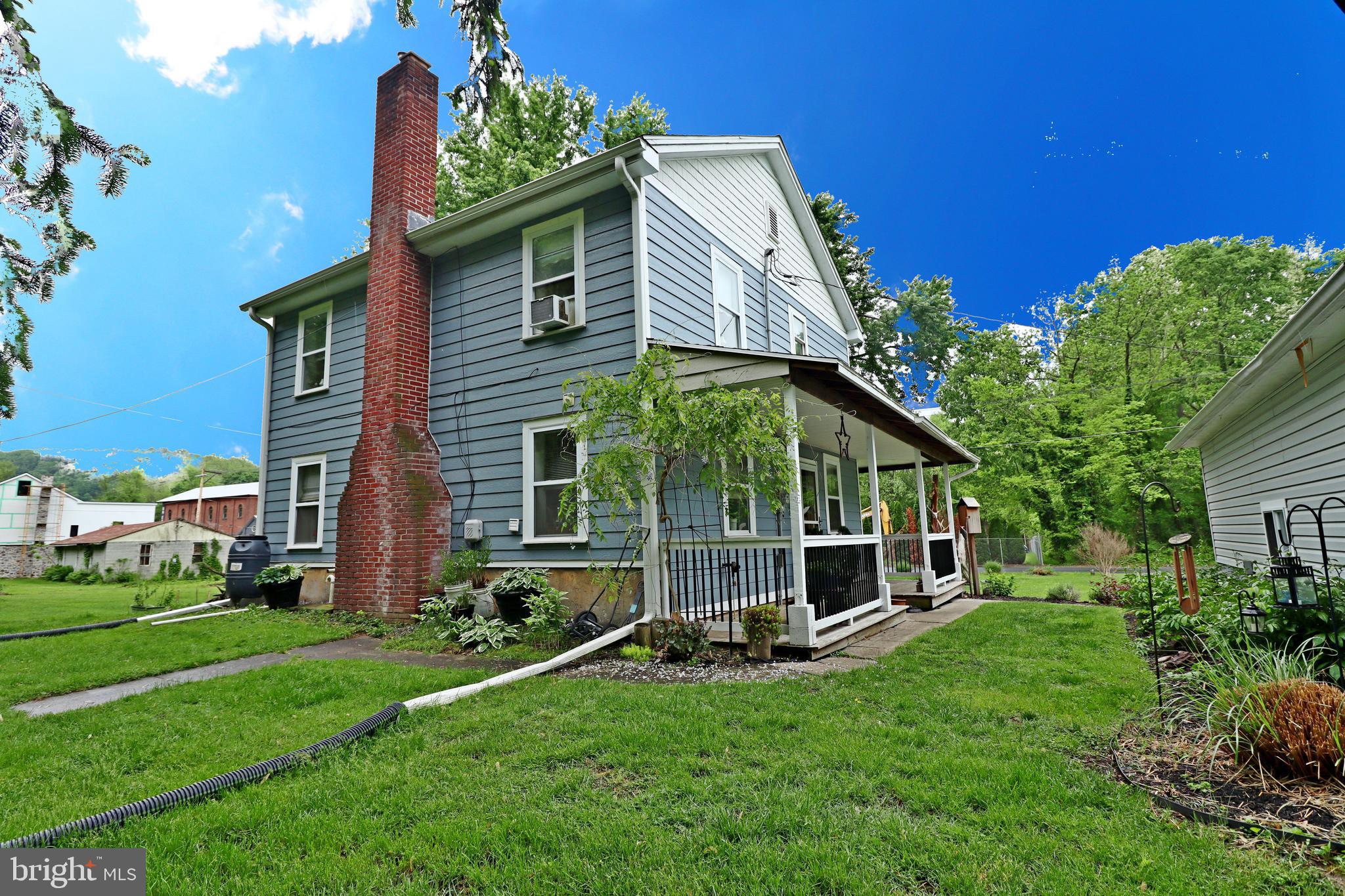 1049 RIVER ROAD