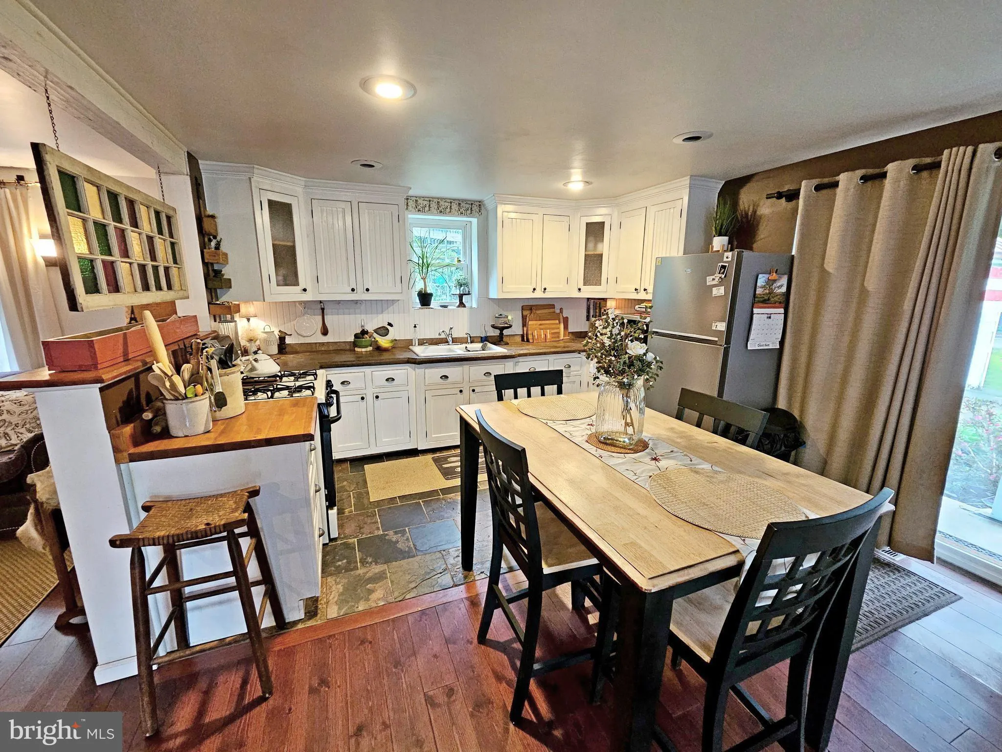 Columbia, Pennsylvania 17512, United States, 3 Bedrooms Bedrooms, ,2 BathroomsBathrooms,Residential,Pending,128521