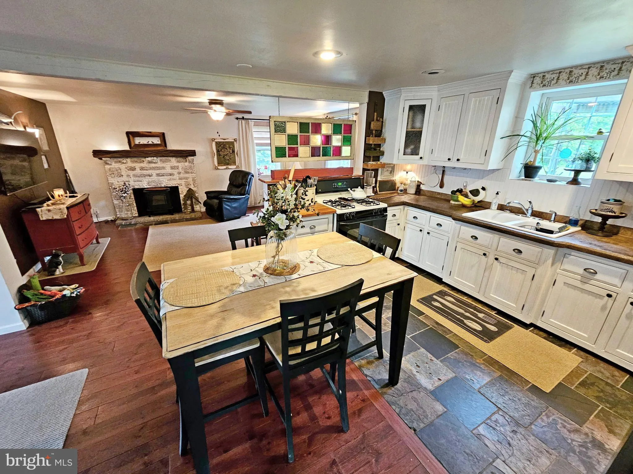 Columbia, Pennsylvania 17512, United States, 3 Bedrooms Bedrooms, ,2 BathroomsBathrooms,Residential,Pending,128521