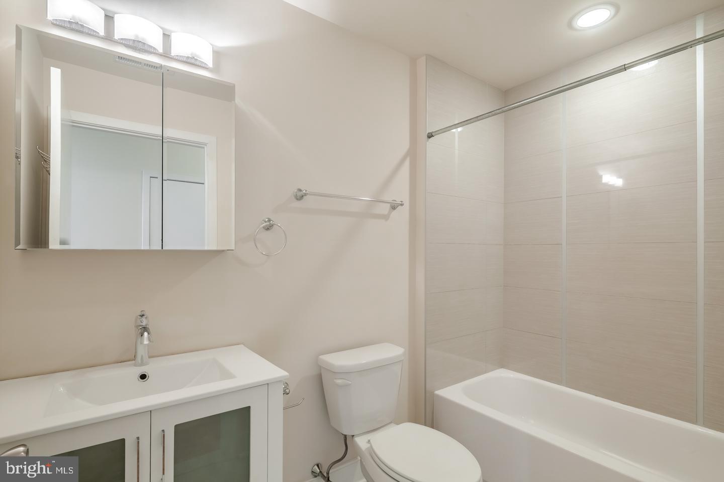 GRADUATE HOSPITAL - Residential Lease