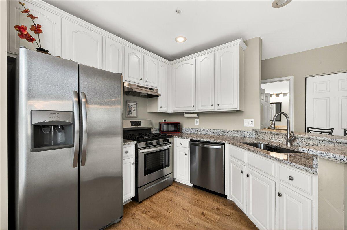 LAKESIDE AT SOUTH RIDING - Residential