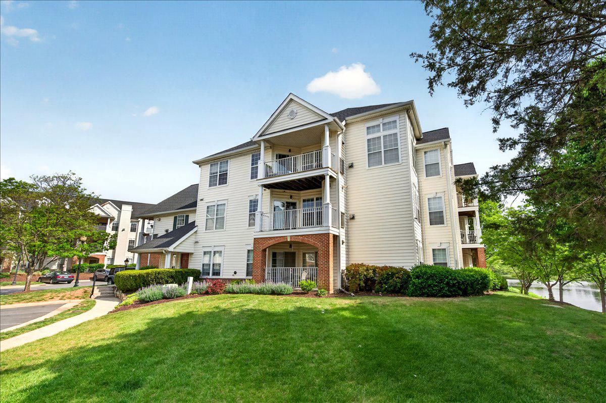 LAKESIDE AT SOUTH RIDING - Residential