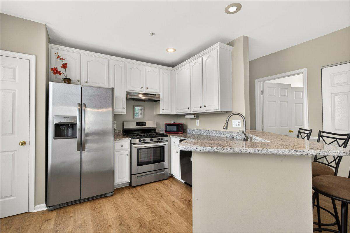 LAKESIDE AT SOUTH RIDING - Residential