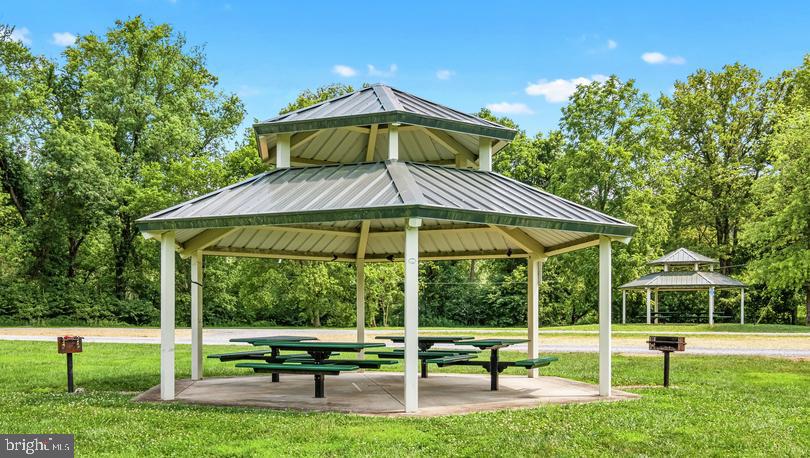 BROOKFIELD ON THE POTOMAC - Residential