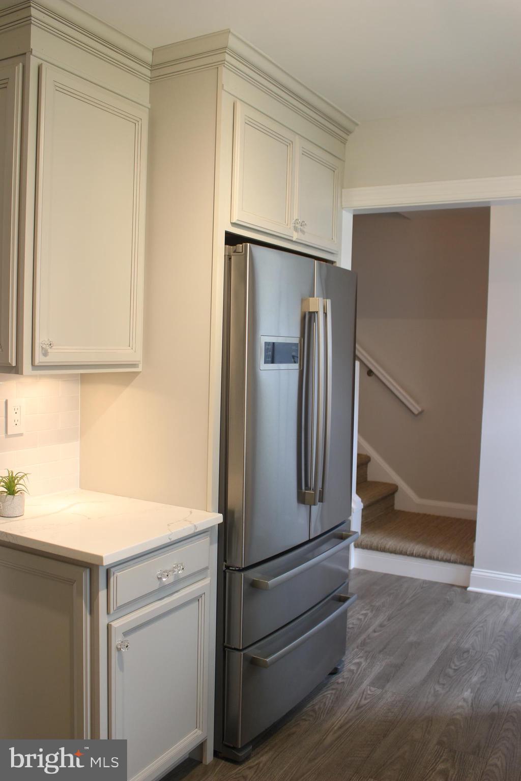 LEEDS SQUARE - Residential Lease