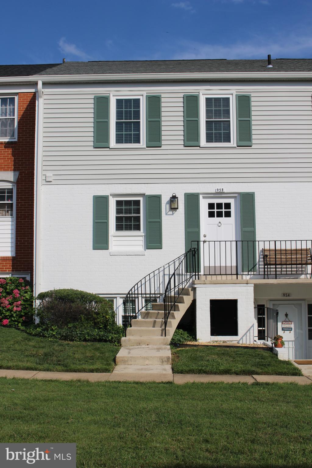 LEEDS SQUARE - Residential Lease