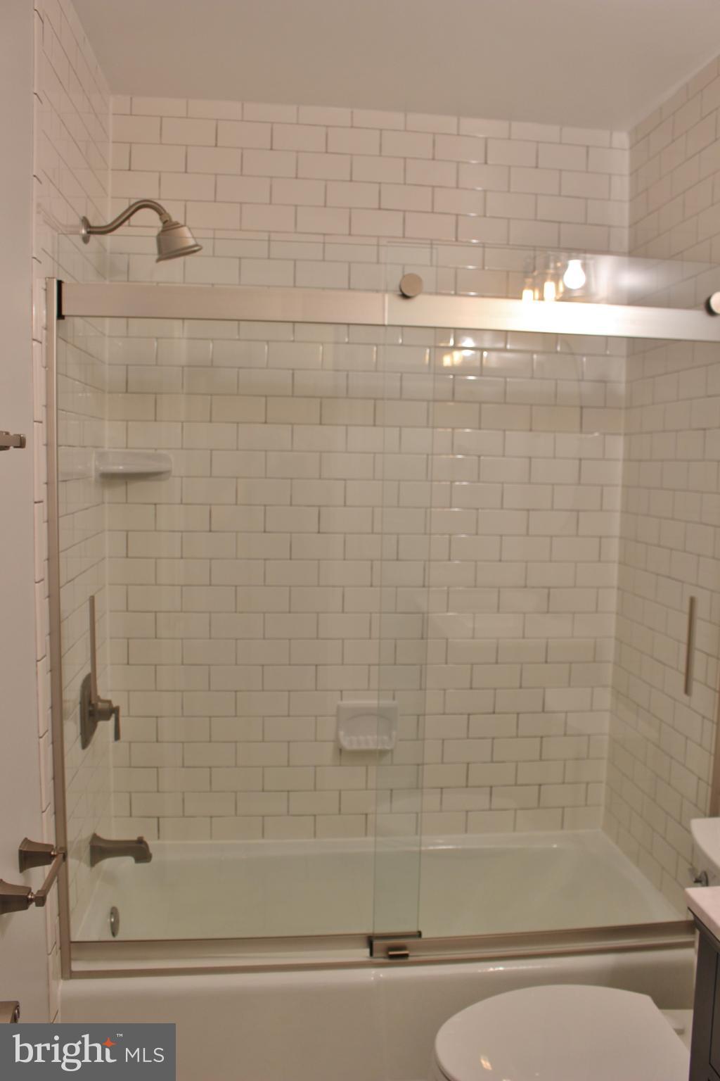 LEEDS SQUARE - Residential Lease