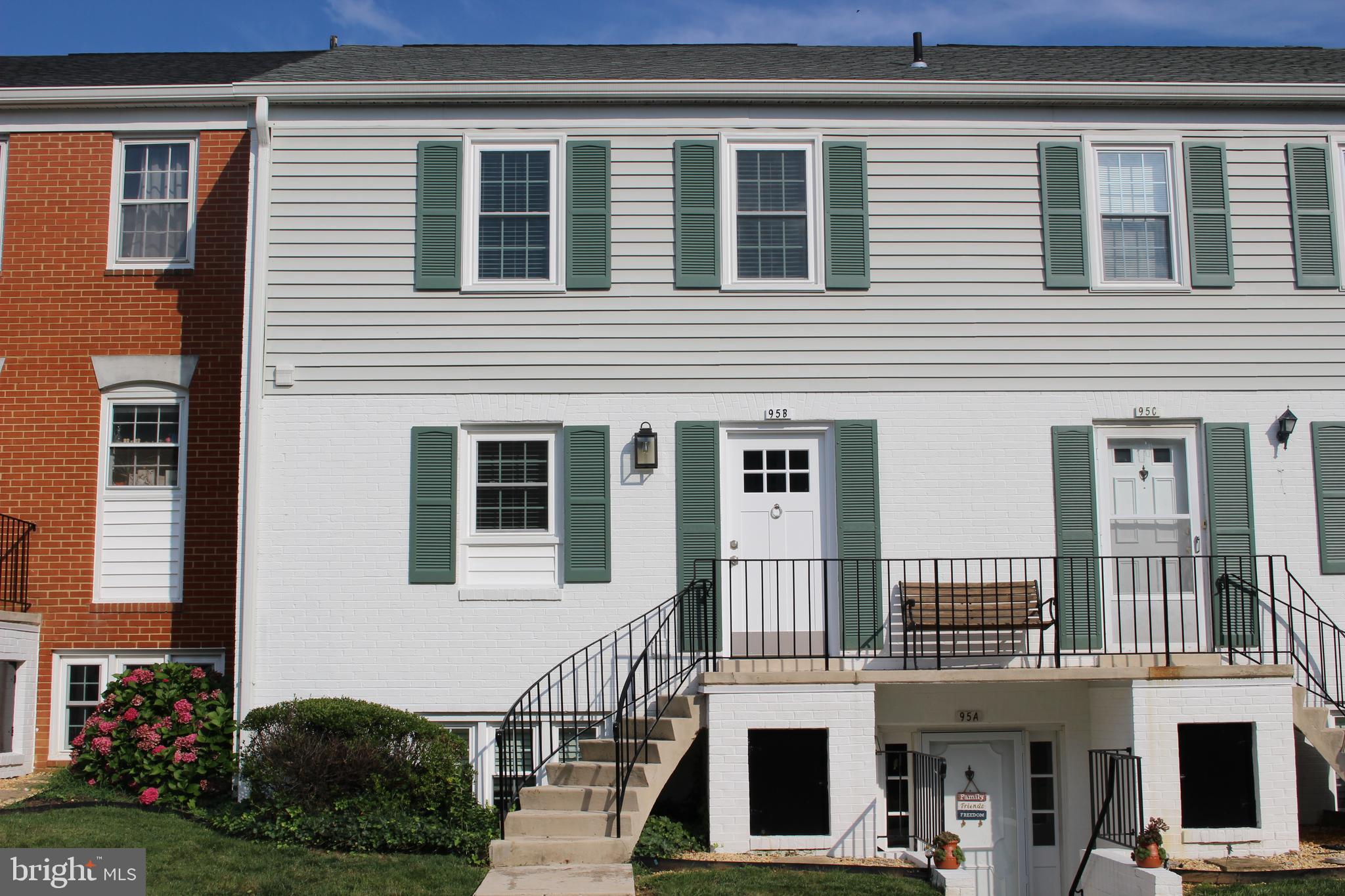 LEEDS SQUARE - Residential Lease