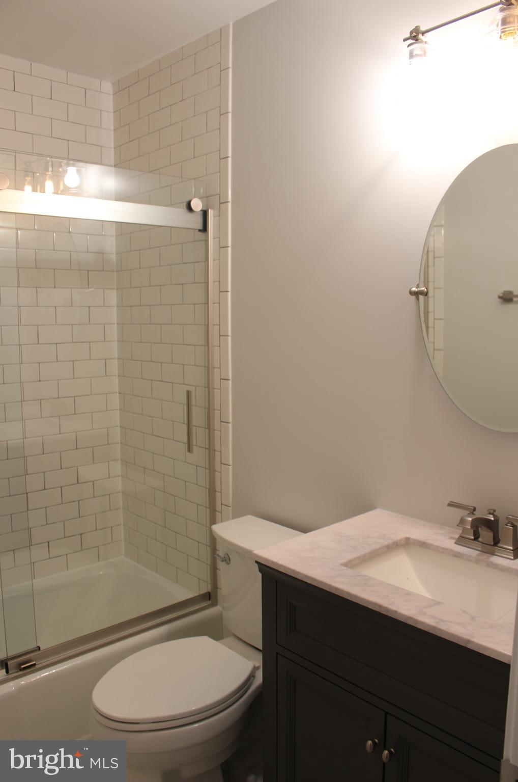 LEEDS SQUARE - Residential Lease