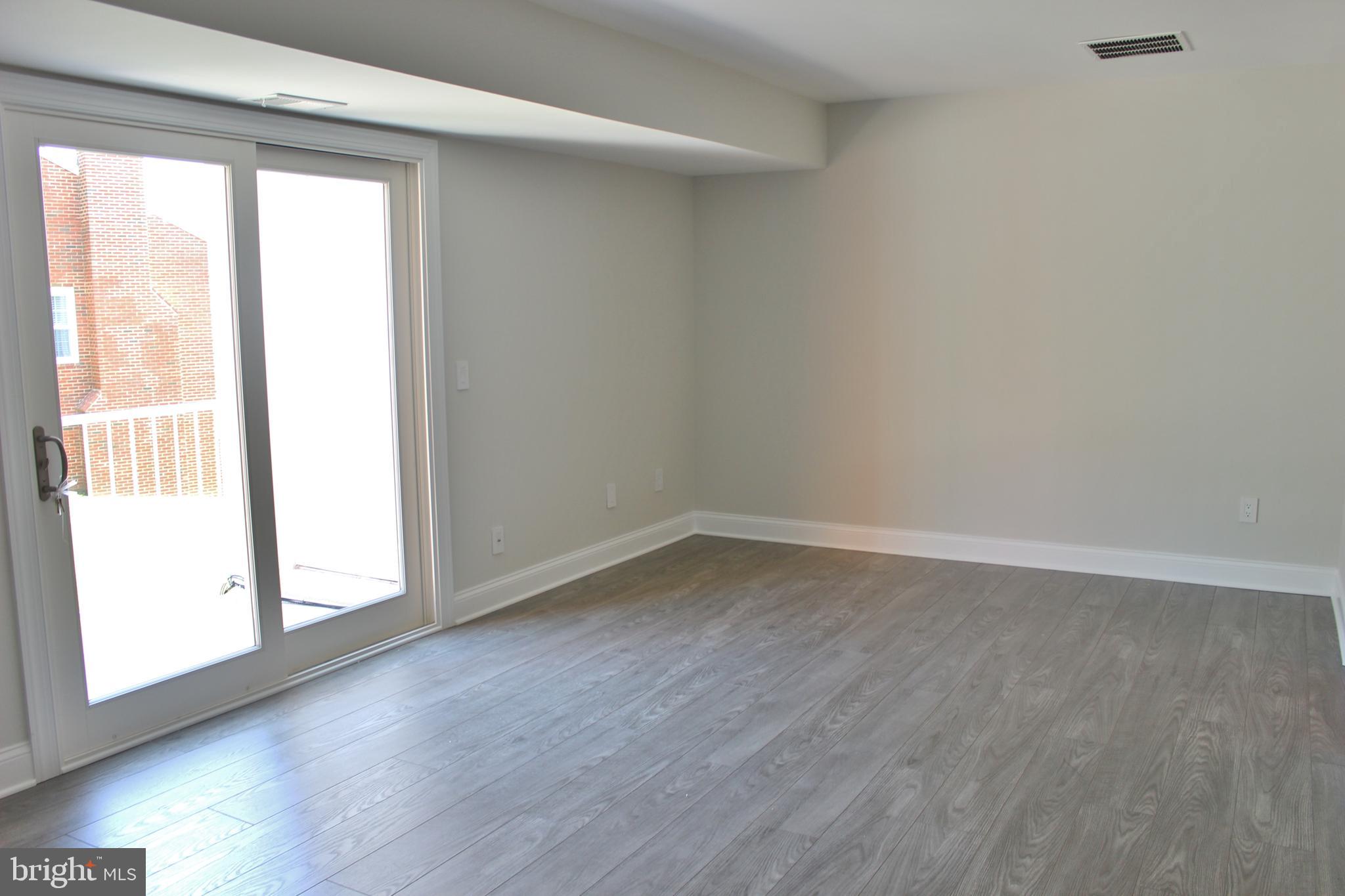 LEEDS SQUARE - Residential Lease