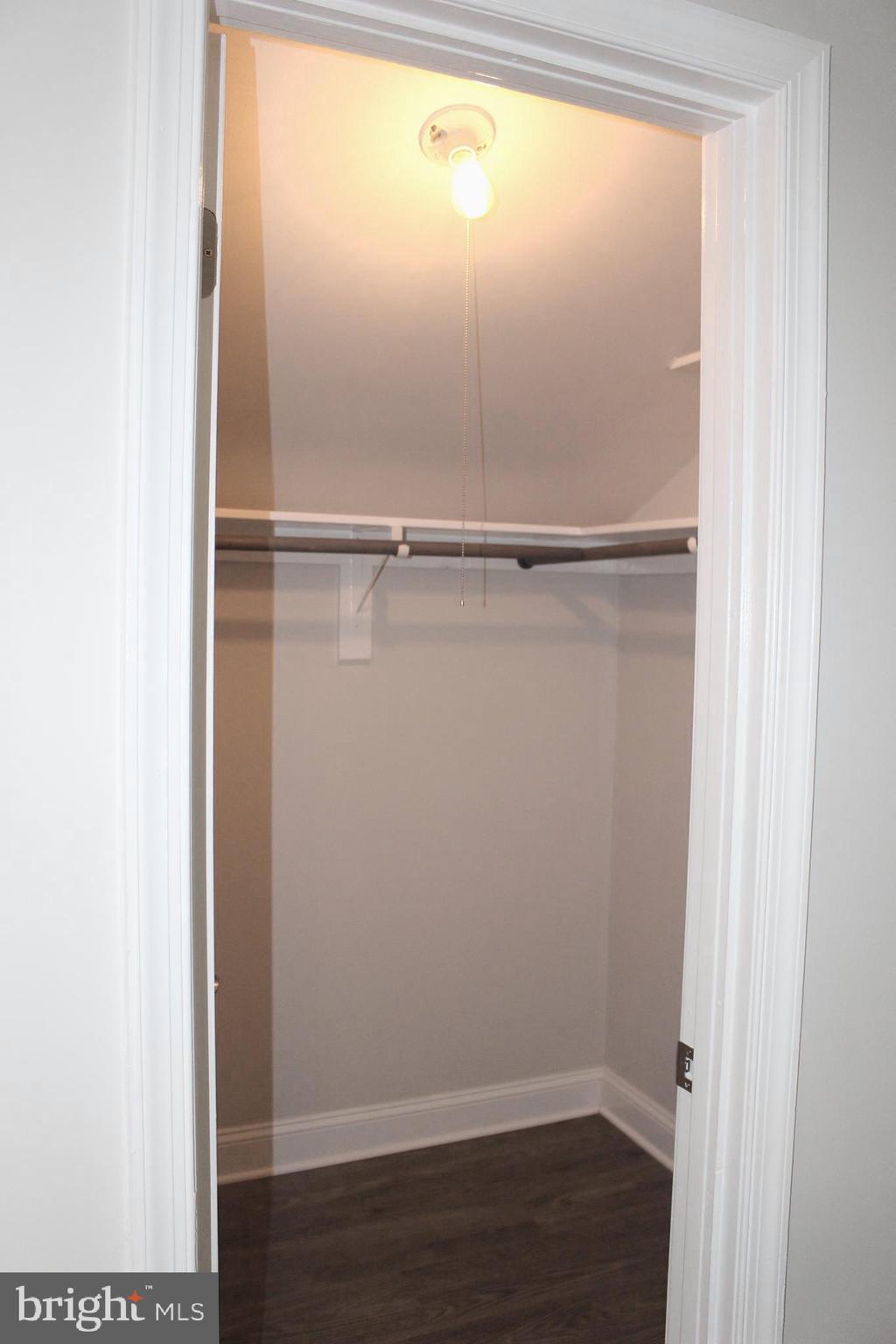 LEEDS SQUARE - Residential Lease