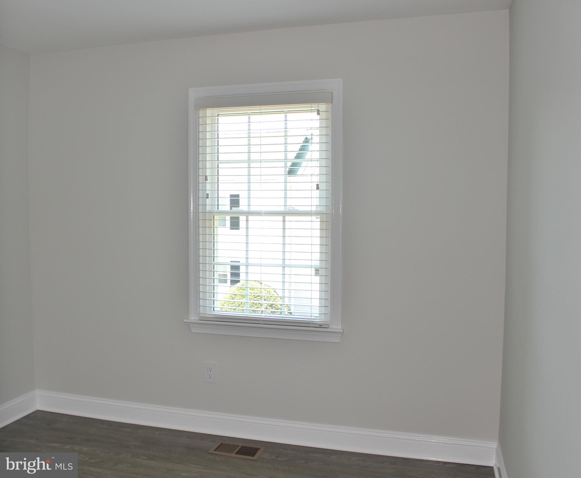 LEEDS SQUARE - Residential Lease