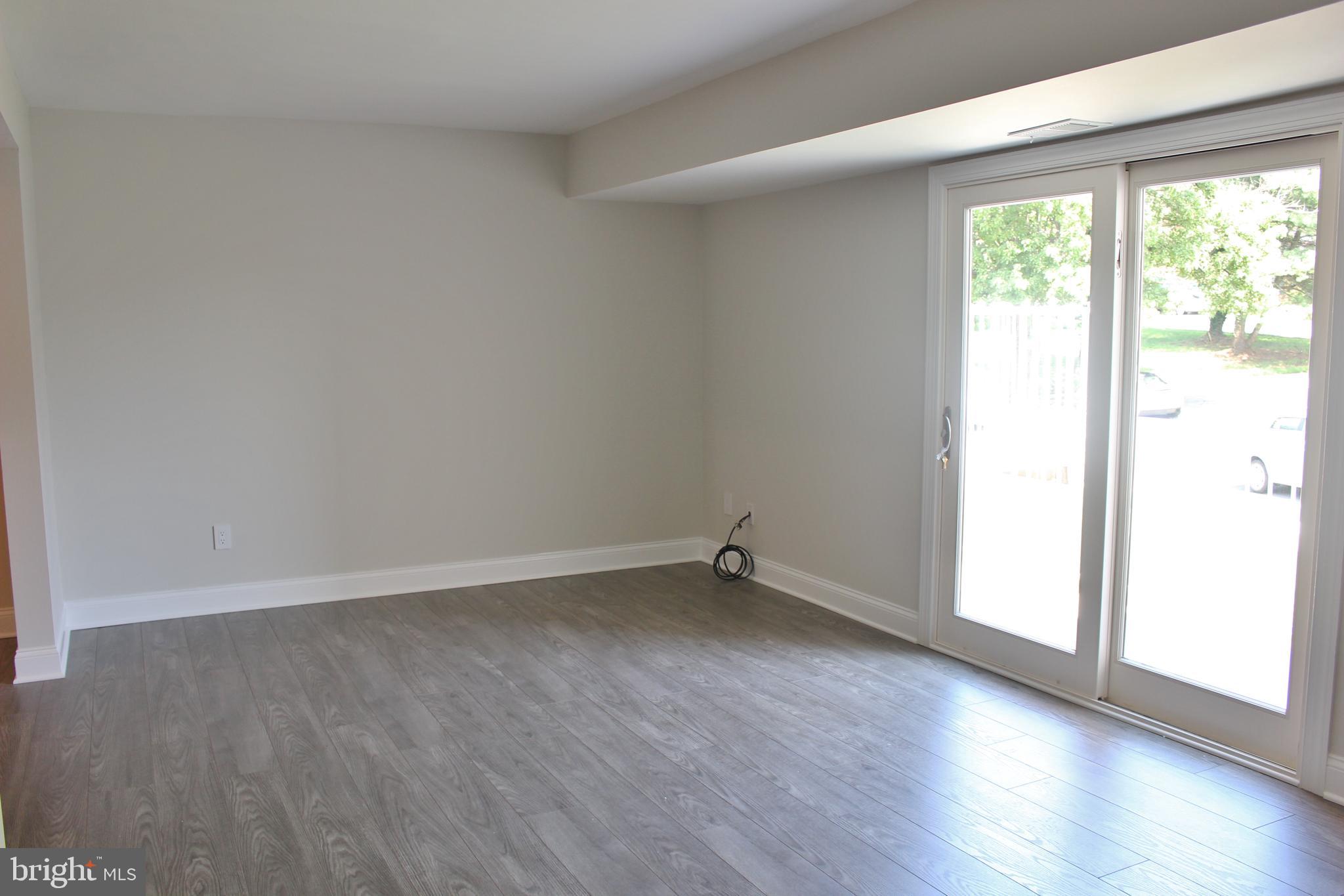 LEEDS SQUARE - Residential Lease