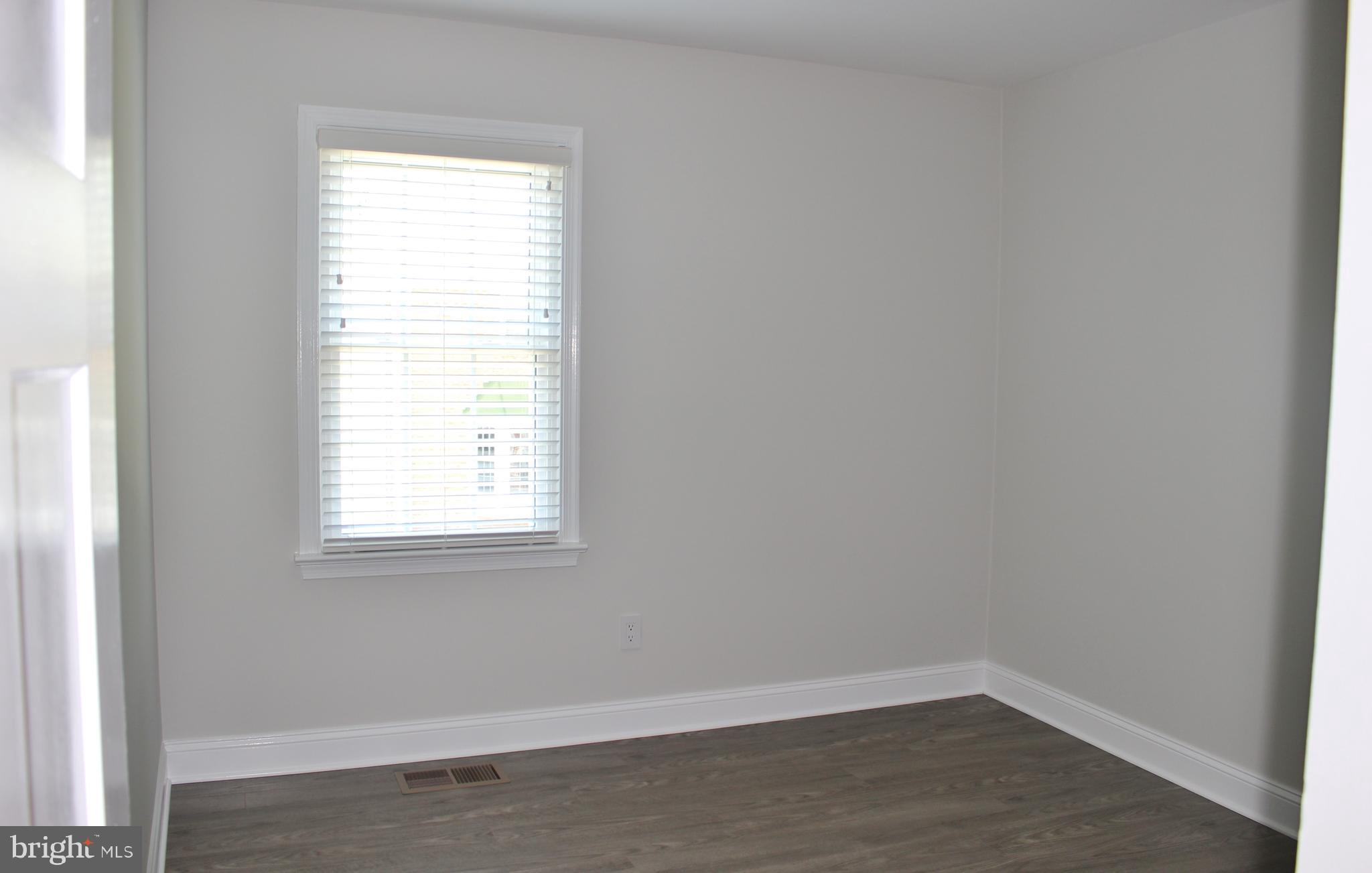 LEEDS SQUARE - Residential Lease