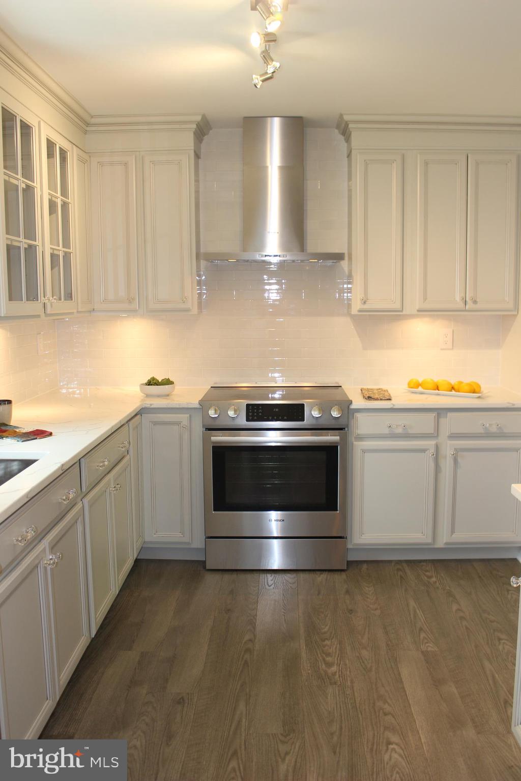 LEEDS SQUARE - Residential Lease