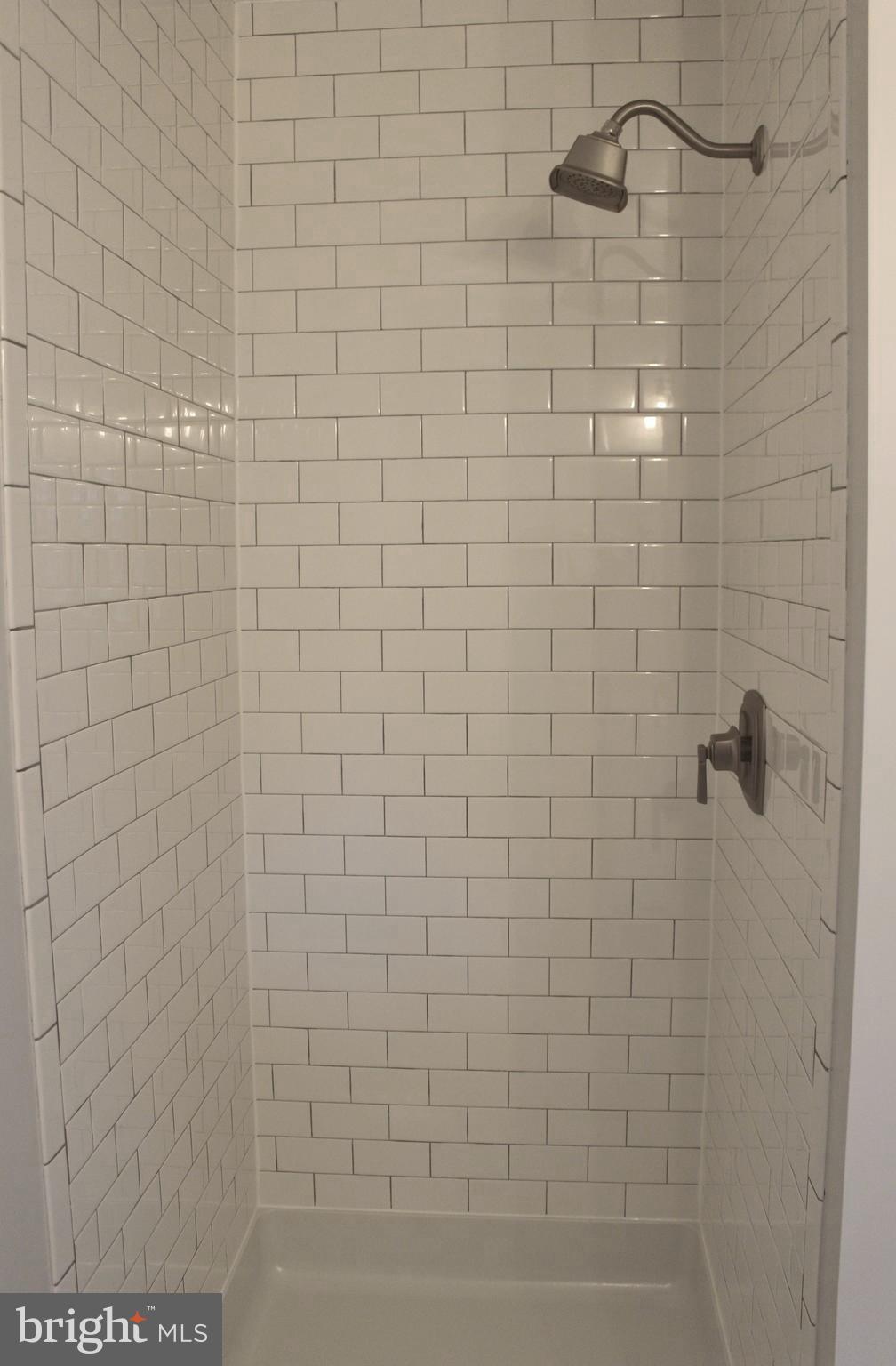 LEEDS SQUARE - Residential Lease