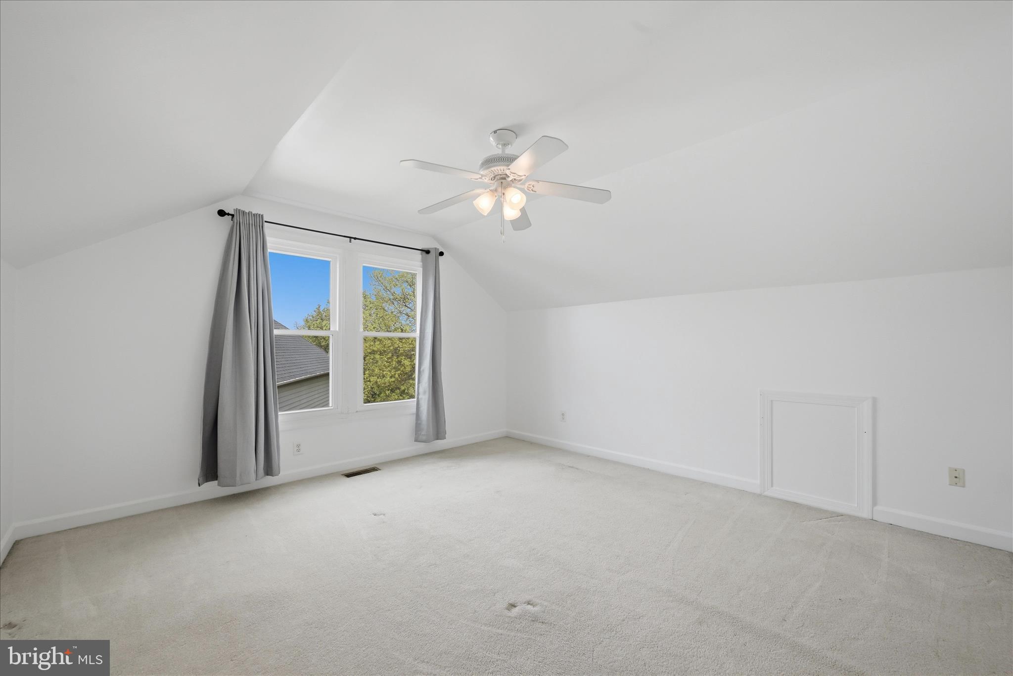 VIRGINIA OAKS - Residential