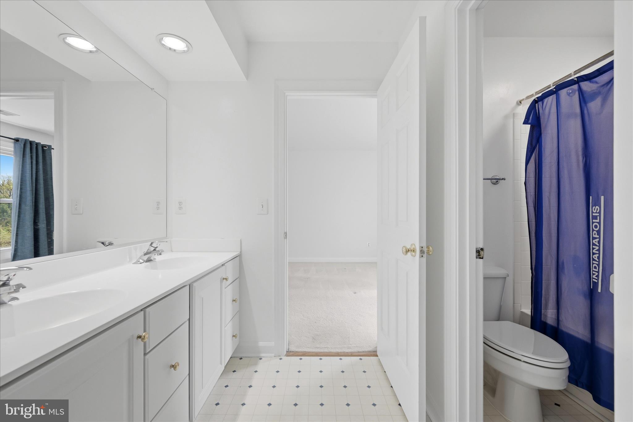 VIRGINIA OAKS - Residential