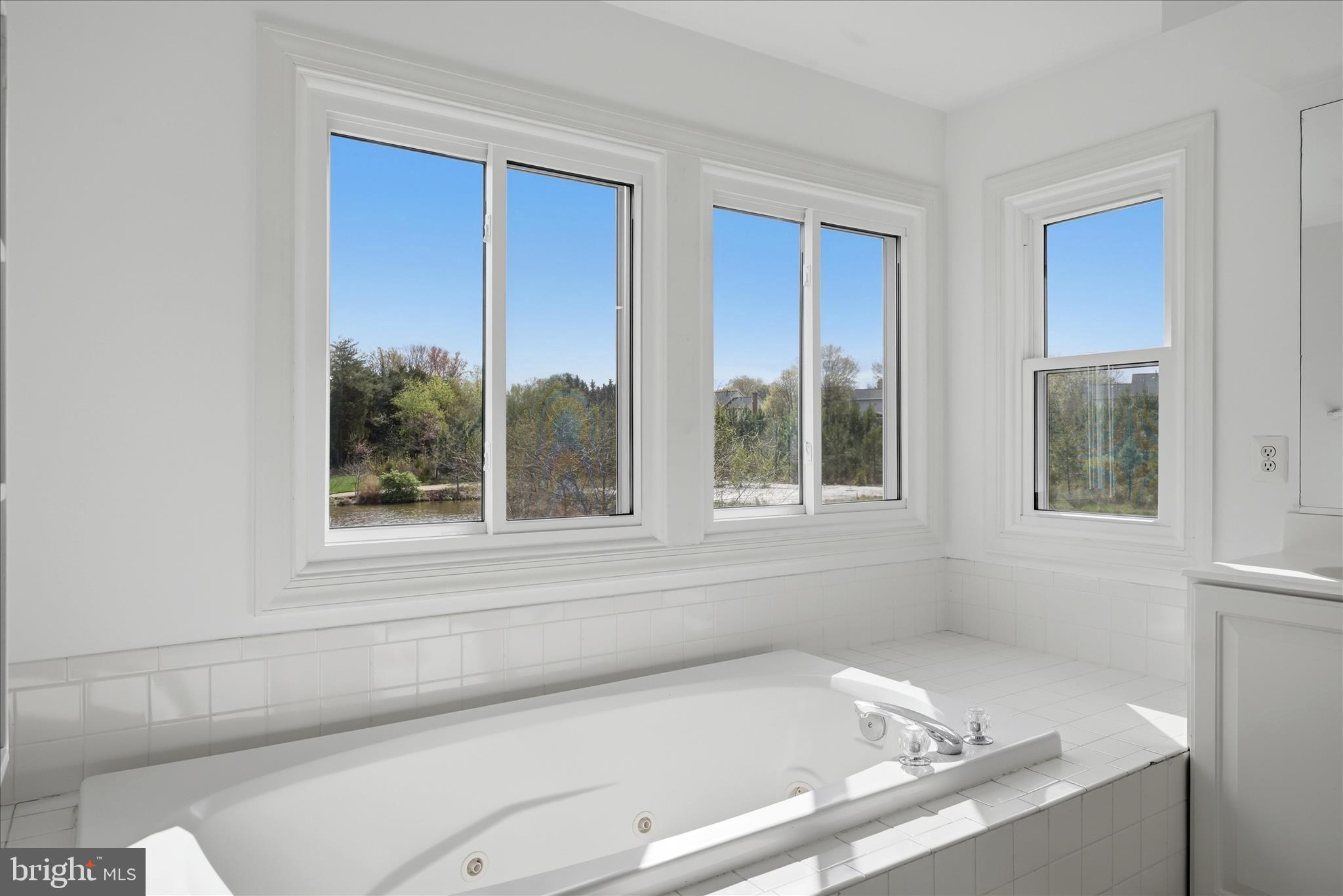 VIRGINIA OAKS - Residential