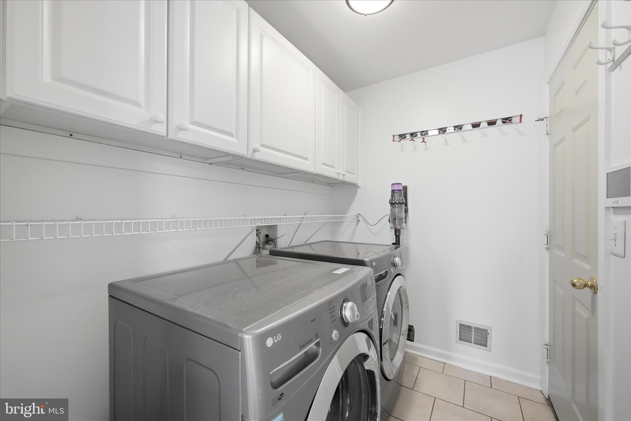 VIRGINIA OAKS - Residential