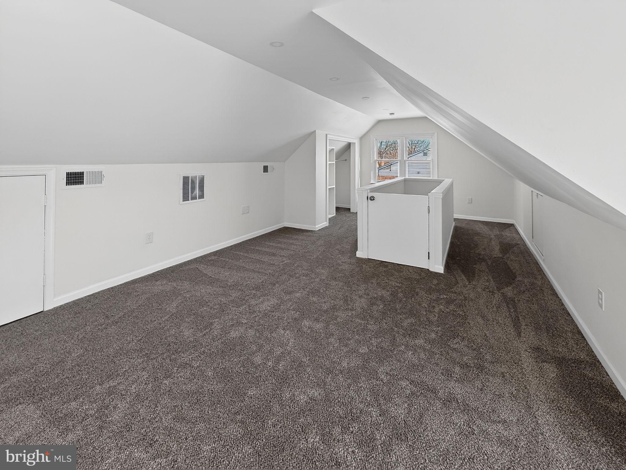 NORTHAMPTON - Residential