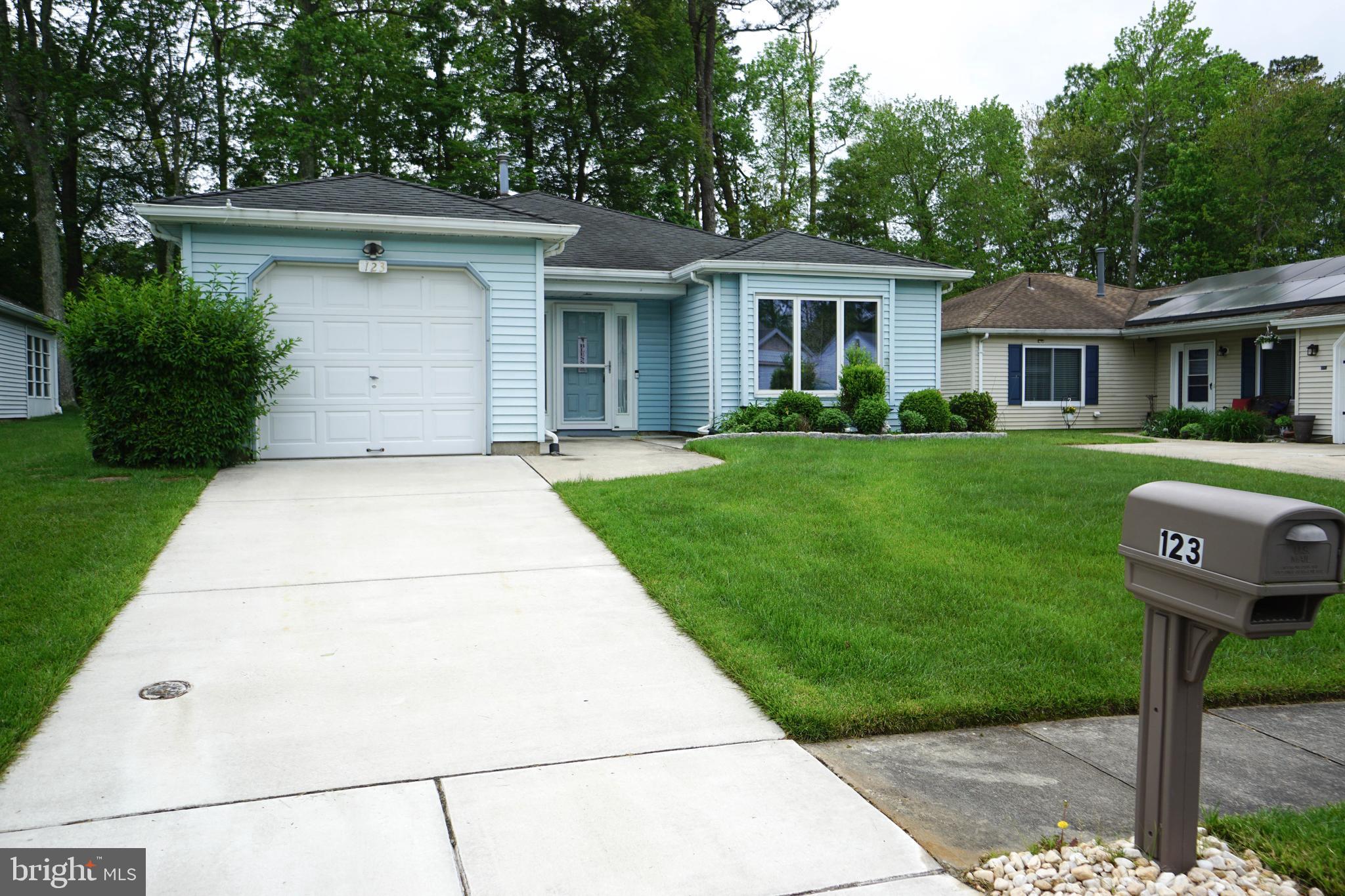 123 LANTERN PLACE