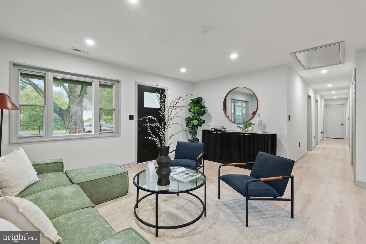 SOUTH LAWN - Residential