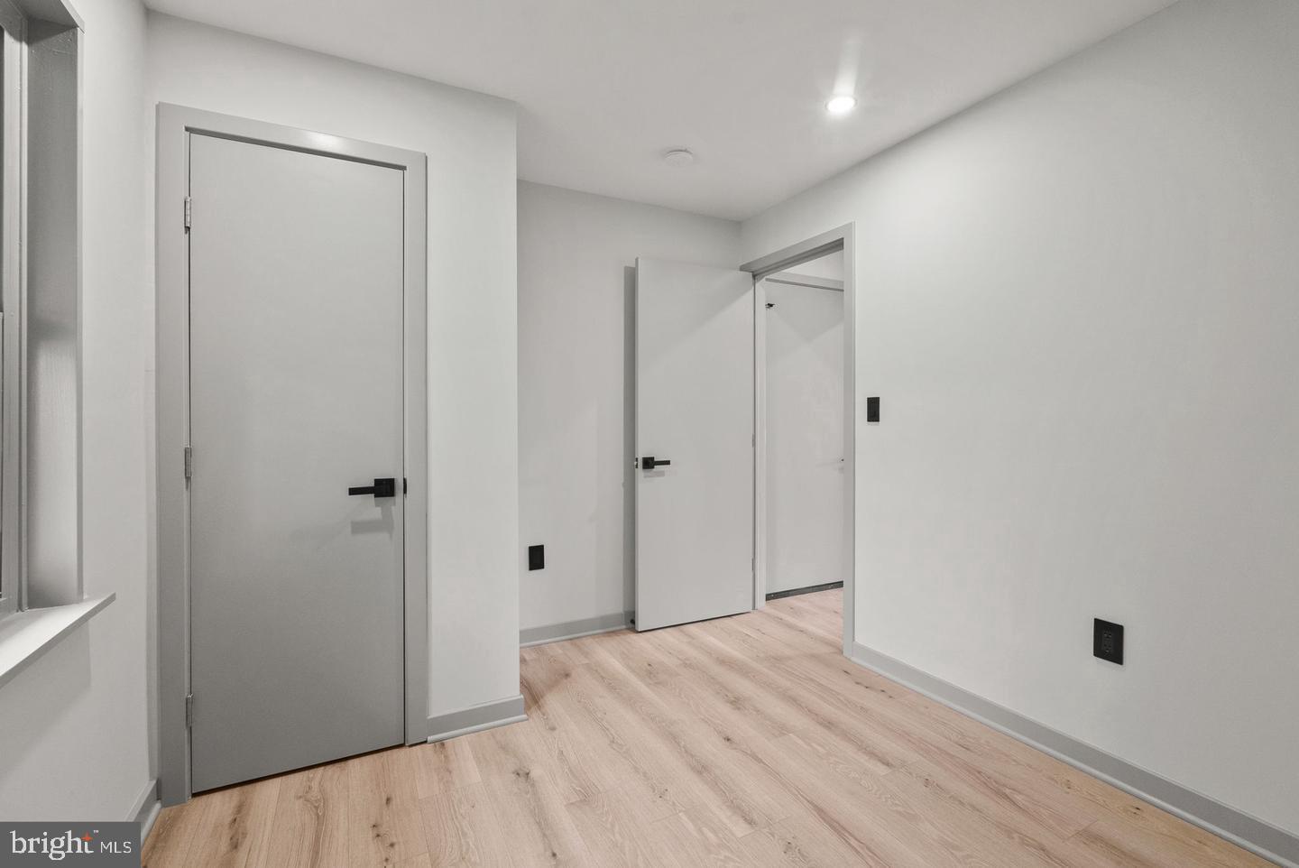 SOUTH LAWN - Residential