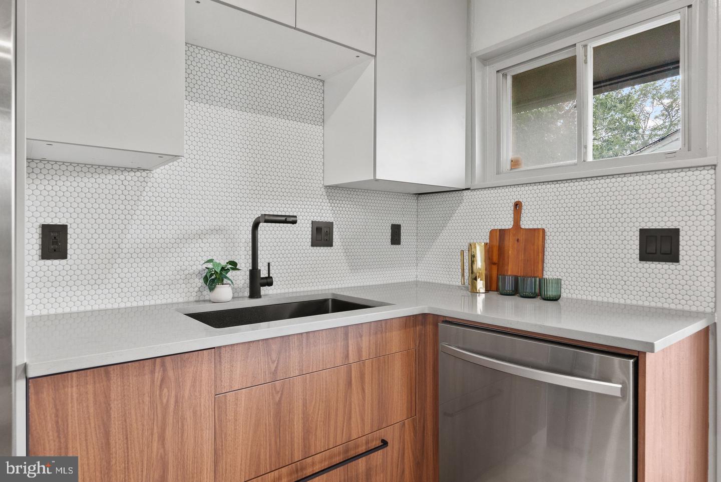 SOUTH LAWN - Residential