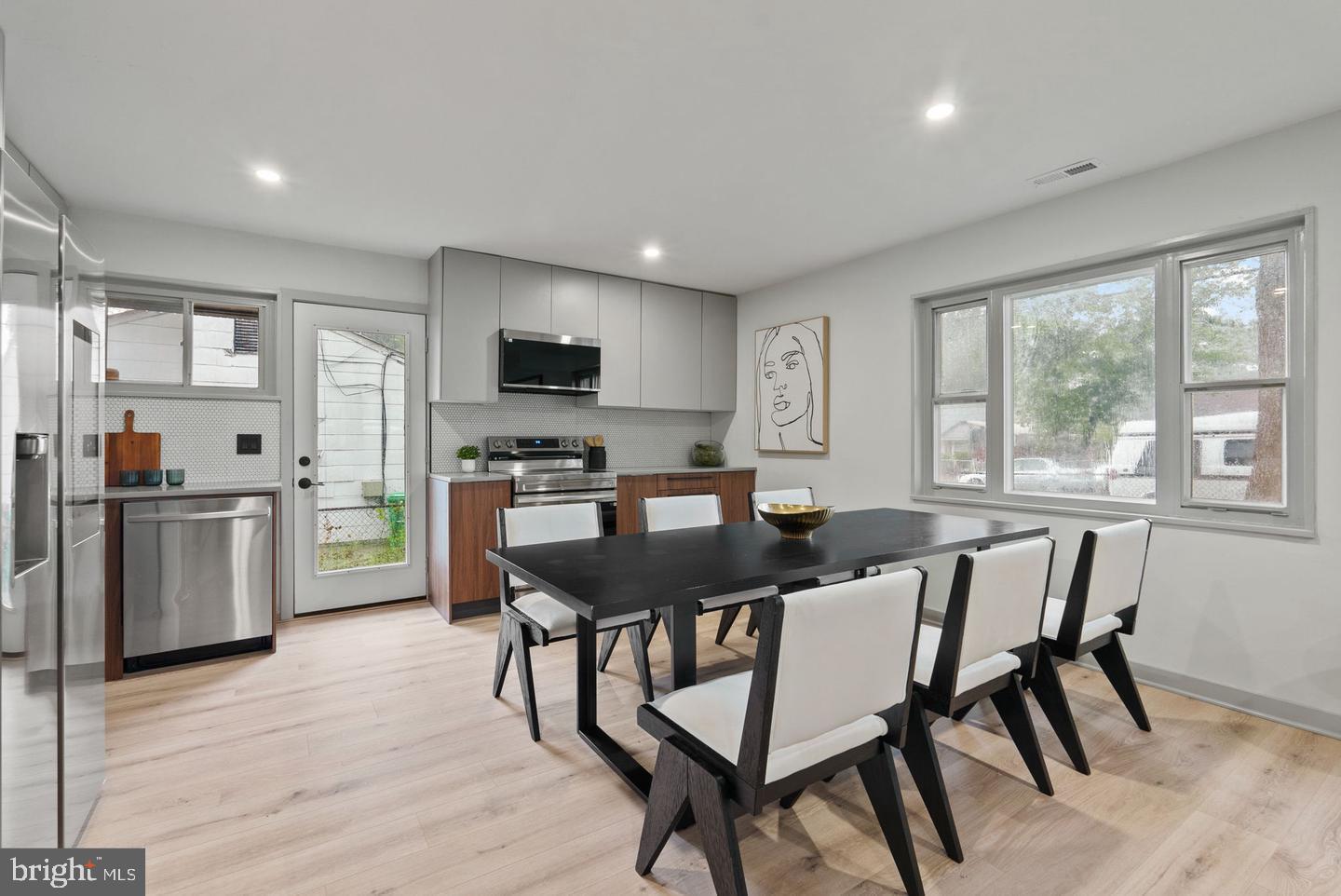 SOUTH LAWN - Residential