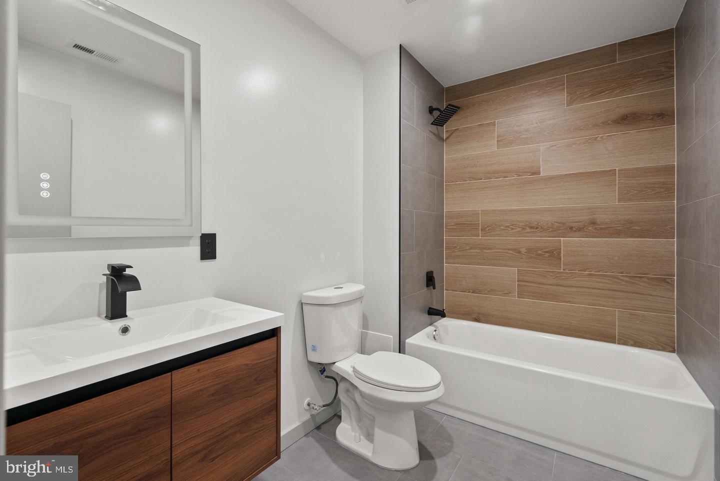 SOUTH LAWN - Residential