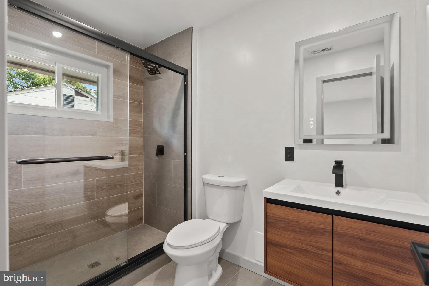 SOUTH LAWN - Residential